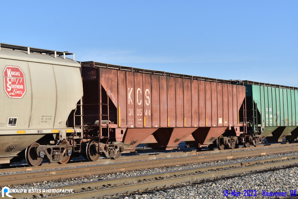 PRN2023030347_499 Kansas City Southern KCS 310544 Hopper Car 60' 1" LO C113 3 Bay Covered Ribbed 4750cf